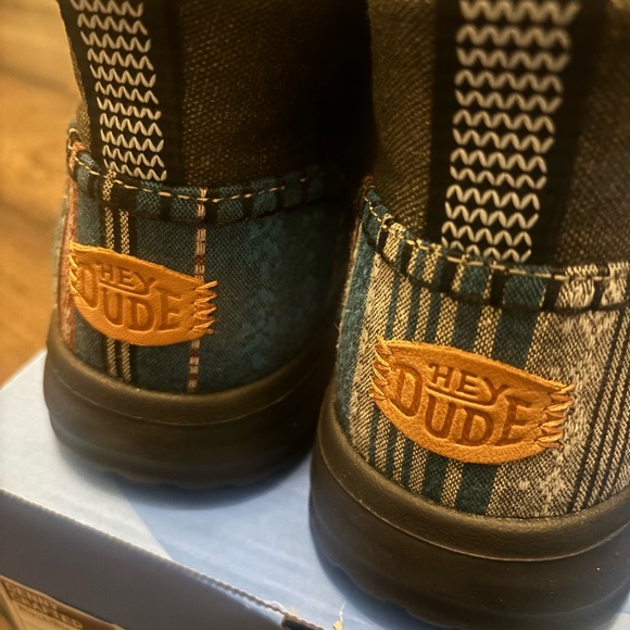 New in the box Hey Dude Denny Crafted Boot - Size 9 - Picture 4 of 4